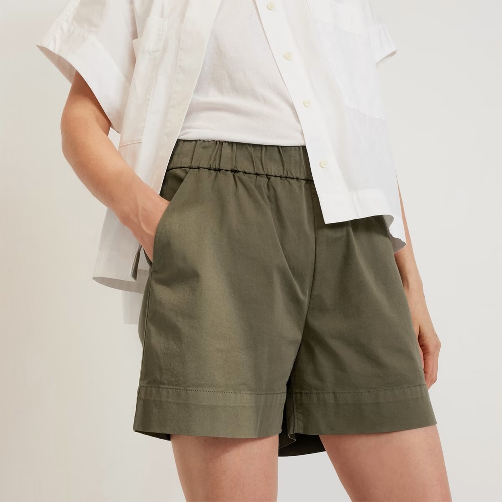 Everlane Easy Short Size 2, sage green